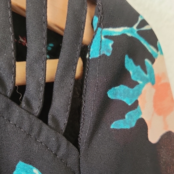 Candie's Black Floral Blouse Long Sleeve 1/4 Zip Front Slots on Shoulder  Sz L - Picture 15 of 15